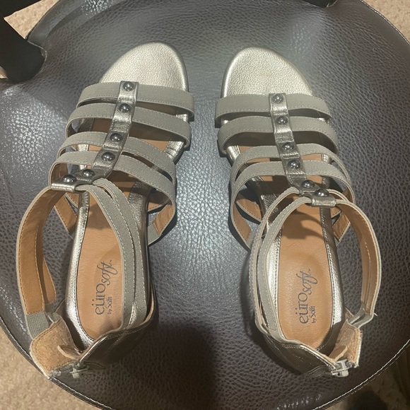 Brand New Eurosoft Pewter/Silver Colored Wedge Sandal. Size 9.5M. - Picture 3 of 6
